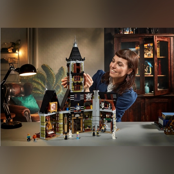 RETIRED LEGO Haunted House (10273) - Picture 5 of 8
